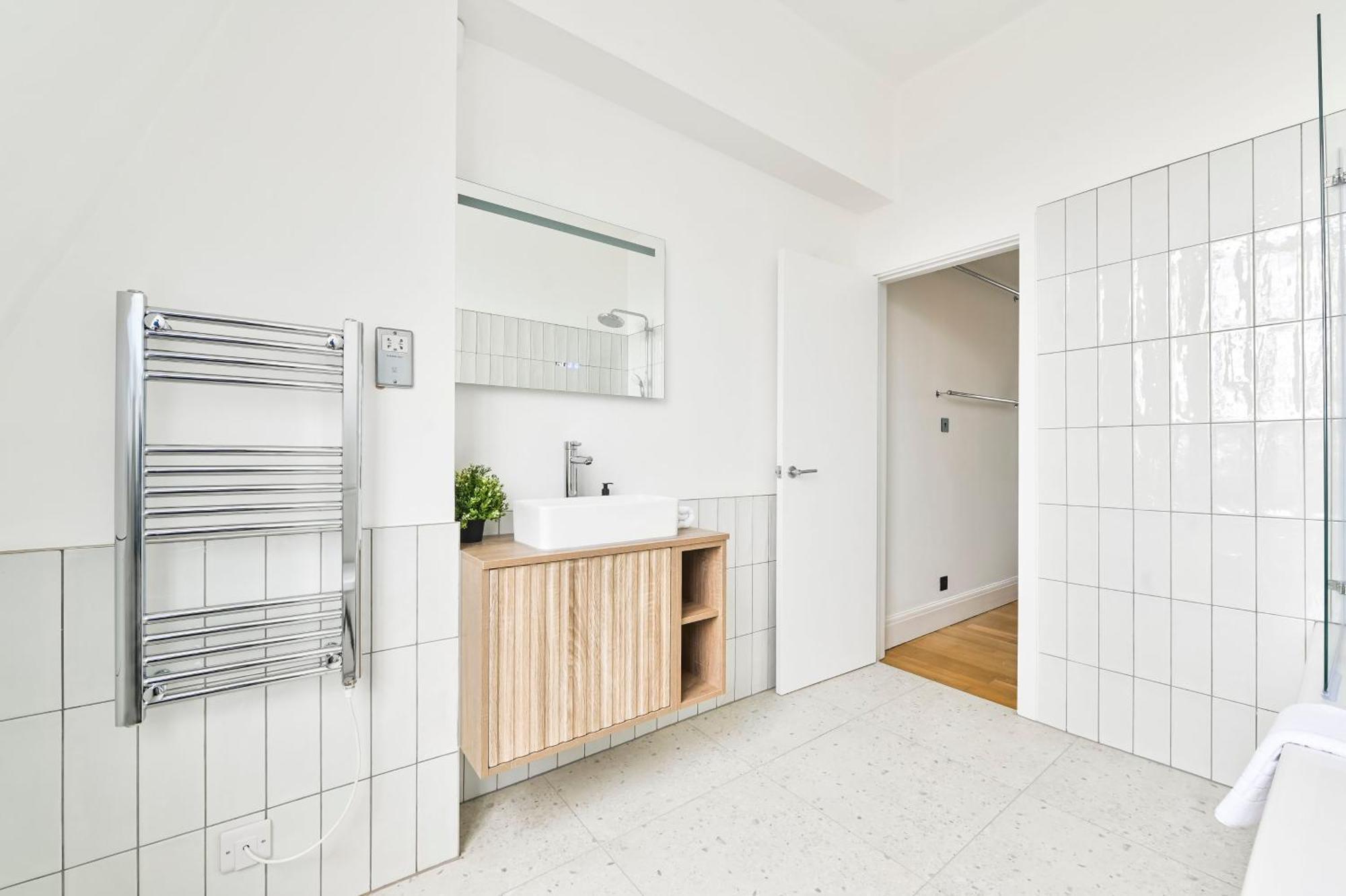 Light And Airy * Londra
