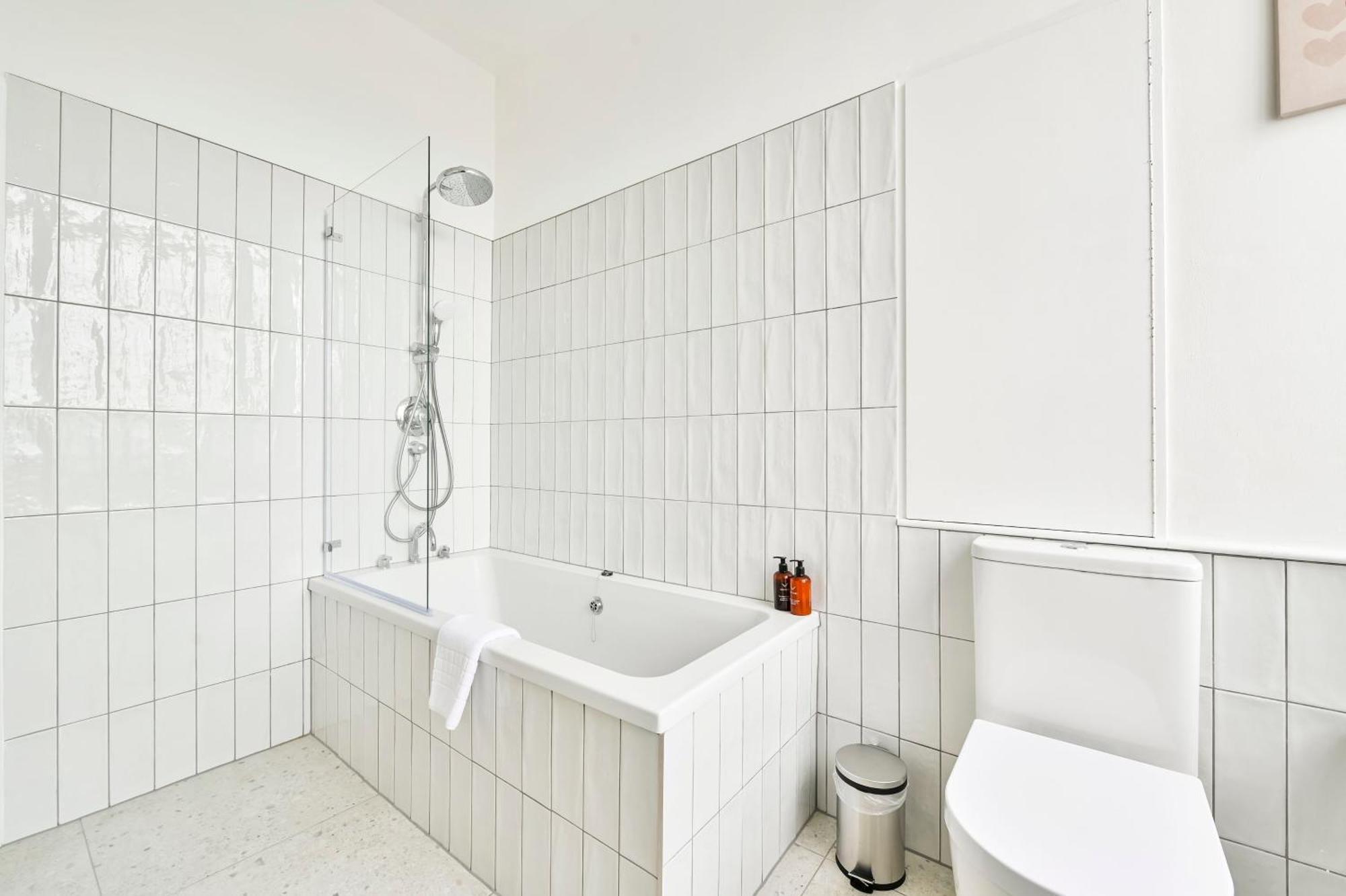 Light And Airy * Londra
